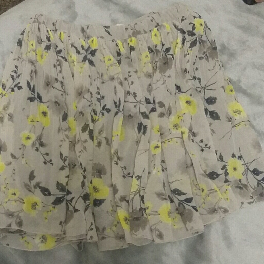 An Old Navy skirt
